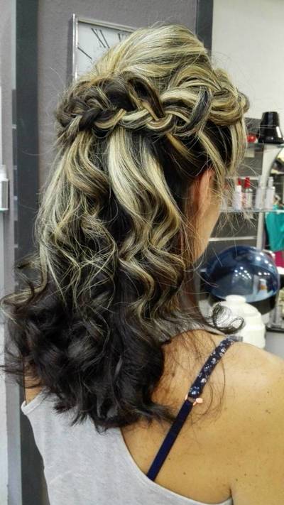 Recogidos en Peluquería Marita Avilés
